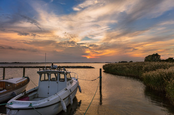 На пристани в деревне Бого-Бю Дания. / Поплывём в закат.