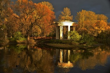 Осенняя ротонда........ / Петербург. Парк Екатерингоф. Октябрь