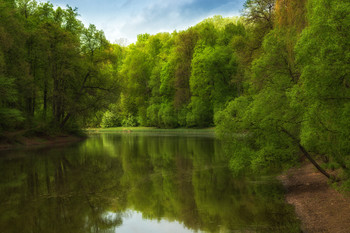 "...И стоит, словно зеркало, пруд, отражая свои берега..." / Спасское_Лутовиново, май, 2019