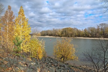 Все краски осени / Осенний берег