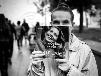 &nbsp; / Иногда я снимаю на телефон и вот такие кадры в том числе... снимаю, но почему-то не пощу... и потом хранится в моих архивах самое колючее и несказанное... А ведь меня уже очень давно волнует социальная фотография не только как жанр, но и как возможность оказаться услышанной...
Особенно сейчас...