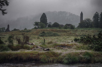 Ирландская глубинка - 2 / Шум дождя в ветвящемся лесу, серое облако,
Река-водопад, крик лебедя в тумане - красивая музыка.