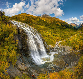 Алибекский водопад / Осенний день.
Алибе́кский водопад — находится в западной (верхней) части Алибекского ущелья в горах Домбая. Высота водопада составляет 25 метров. 
Тебердинский природный биосферный заповедник.
Начало октября, 2020 год. 
Фотопроект «Кавказ без границ».