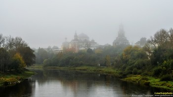 Сквозь осенний туман / Торжокский борисоглебский монастырь на Тверце