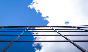 Небо / фото ледового дворца в г. Гомеле