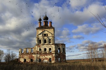 Церковь Троицы Живоначальной. / Весь. Церковь Троицы Живоначальной.