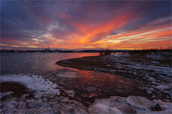Кама на закате. / Первый лёд на реке Кама.
Окрестности города Перми.