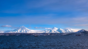 Blue sky / Камчатка. Вид из Авачинской бухты....зима. Раскрывайте..