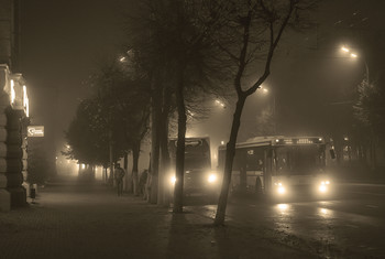 Долгими ноябрьскими ночами... / City in the Foggy Night///