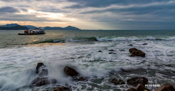 Бушует море, резвится шторм... / Hainan island.