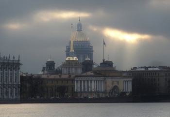 Предзимний проблеск / Центр Санкт-Петербурга со стороны Петропавловской крепости