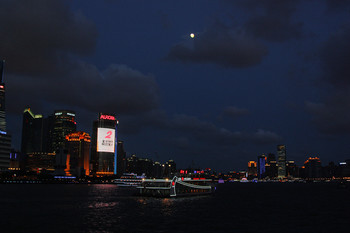 При луне / Шанхай 2010.