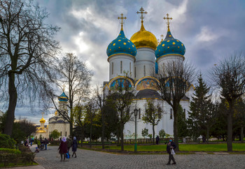 Прогулки по Сергиеву Посаду (Лавра) / осень, Сергиев Посад, Лавра, Успенский Собор, вечереет