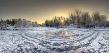Заснула речка подо льдом... / Нижегородская область, река Керженец