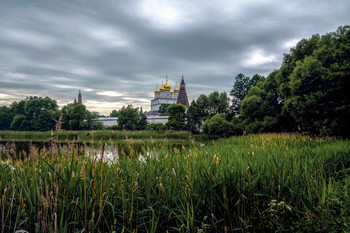 у стен монастыря / лето, Подмосковье, Иосифо-Волоцкий монастырь