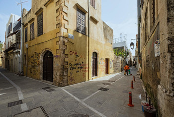 Чистота -залог здоровья... / На утренних улочках г.Ханья, Греция