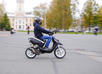 Невечные моменты / На мопеде...))