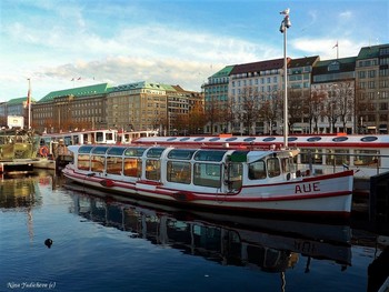 Alster Hamburg / https://www.youtube.com/watch?v=FUnJ6Mt1G68

Alstervergnügen 2017. Hamburg
https://www.youtube.com/watch?v=PZXeb1sykTk

Alster am Abend
https://www.youtube.com/watch?v=YdvFUdm0nQ0

Alster Hamburg
https://www.youtube.com/watch?v=shvDCXIyNb0&amp;pbjreload=10 

Парусники в Гамбурге:

https://www.youtube.com/watch?v=JT5YfxP005o

Видео &quot;Прогулка по Эльбе&quot;: https://www.youtube.com/watch?v=qL1e1j9B8Vk

Лайнеры в Гамбурге:

https://www.youtube.com/watch?v=VU8V0Jvqpy0

https://www.youtube.com/watch?v=_8iY4QcGL-A&amp;t=8s https://www.youtube.com/watch?v=EVMHpH6SJxA

Корабли на Эльбе:

https://www.youtube.com/watch?v=DA7DProSV6o&amp;list=UUEOp3amNaNT0205lPmdFi8w&amp;index=19

Портовый центр и складской район Гамбурга:

https://www.youtube.com/watch?v=i0kxa-sex6o

https://www.youtube.com/channel/UCEOp3amNaNT0205lPmdFi8w/videos?

https://www.youtube.com/watch?v=IGn-NNqkBL0

https://www.youtube.com/watch?v=dZ1W9amrFdg