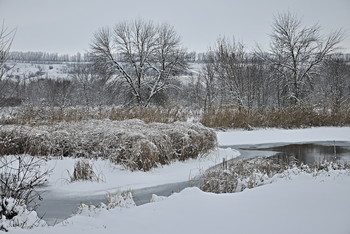 р.Чёрная Калитва в декабре. / Декабрь уж наступил... Но река ещё сопротивляется морозам.