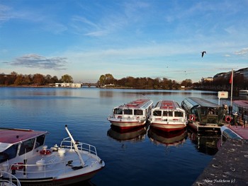 Alster Hamburg / Озеро Альстер (Alster Hamburg) - сердце Гамбурга, любимое место отдыха гамбуржан и гостей города. Видео:

https://www.youtube.com/watch?v=FUnJ6Mt1G68

Alstervergnügen 2017. Hamburg
https://www.youtube.com/watch?v=PZXeb1sykTk

Alster am Abend
https://www.youtube.com/watch?v=YdvFUdm0nQ0

Alster Hamburg
https://www.youtube.com/watch?v=shvDCXIyNb0&amp;pbjreload=10
Парусники в Гамбурге:

https://www.youtube.com/watch?v=JT5YfxP005o

Видео &quot;Прогулка по Эльбе&quot;: https://www.youtube.com/watch?v=qL1e1j9B8Vk

Лайнеры в Гамбурге:

https://www.youtube.com/watch?v=VU8V0Jvqpy0

https://www.youtube.com/watch?v=_8iY4QcGL-A&amp;t=8s https://www.youtube.com/watch?v=EVMHpH6SJxA

Корабли на Эльбе:

https://www.youtube.com/watch?v=DA7DProSV6o&amp;list=UUEOp3amNaNT0205lPmdFi8w&amp;index=19

Портовый центр и складской район Гамбурга:

https://www.youtube.com/watch?v=i0kxa-sex6o

https://www.youtube.com/channel/UCEOp3amNaNT0205lPmdFi8w/videos?

https://www.youtube.com/watch?v=IGn-NNqkBL0

https://www.youtube.com/watch?v=dZ1W9amrFdg
