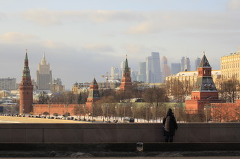 Любимый город / В декабрьский день появилось солнце и украсило небо и город акварельными цветами. Любуемся Москвой и её многогранной архитектурой.