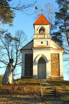 Часовня / Старое польское кладбище, слева памятник Дунину-Марцинкевичу, поэту и драматургу....