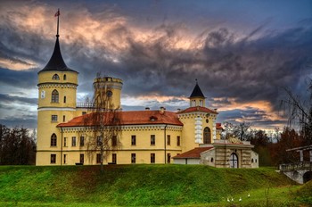 Замок Бип. / Павловск,река Славянка.