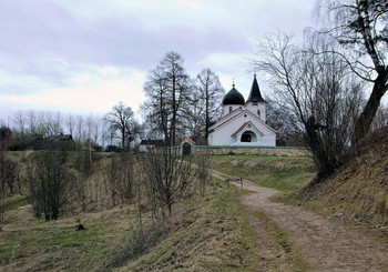 Церковь Святой Троицы в Бехово. / Церковь построена для сельчан по проекту и на деньги художника Поленова