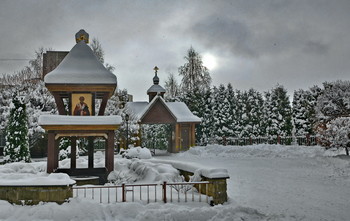 Церковный дворик / Церковный дворик