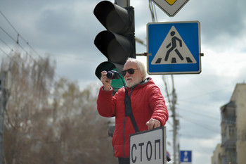 Пешеходы, переходы / Выбор точки съёмки. Новосибирск, монстрация, 1 мая 2018 г.