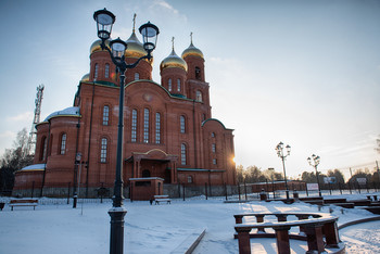 Собор в морозный погожий день / кафедральный собор в честь Богоявления Господня