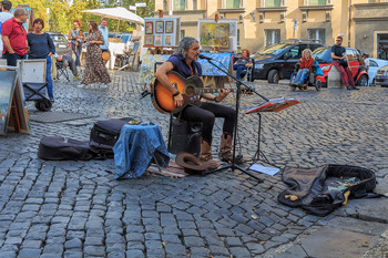 Сцена для уличного музыканта / Рим, район Трастевере