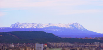 Четыр-Даг под снегом / Крымские горы, гораЧетыр-Даг. Симферополь у холма