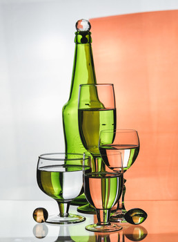 Преломление / Так интересно наблюдать за изменениями отражений в бокале с водой