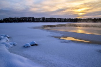 Зимний рассвет на озере Белом / ***