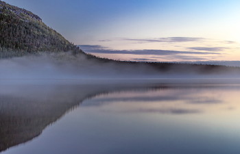 Утро начинается , холодное. / На озере Гольцовом. Хибины. Кольский п-ов.
