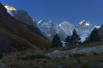 Рассвет в горах / Осенний Гондарай
