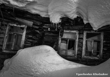 Старый домик в снегу / ***