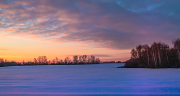 Спят поля под зимними закатами. / ...