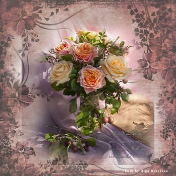 Кремовые розы и гравюры Доре / Нежные кремовые розы на лиловом фоне, гравюры Доре о короле Артуре.