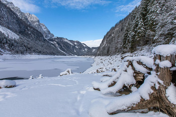 &nbsp; / Blick vom Gosausee zum Gosaukamm im Winter