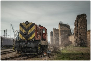 &nbsp; / Old train shot with Nikon D5600 and 18-105mm lens. Behind the train is Smederevo fortress. Image is edited in Luminar software.