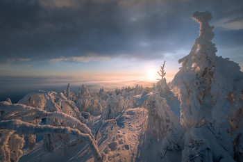 Утро на Крестовой / Январское утро на крестовой горе встретило ярким солнцем и настоящим морозным, колючим ветром.
