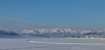 северные будни / Верхняя Ангара, до впадения в Байкал -30км. Идет подготовка транспортировки заготовленного леса с одного берега на другой по льду.