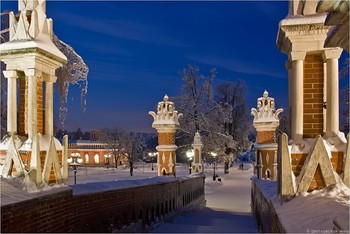  / Царицыно, Фигурный мост.
04.01.2011, после ледяного дождя.
Третье фото, предыдущие два есть в галерее, с других ракурсов.