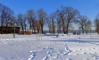 &nbsp; / Городские снежные закаты...
Ещё чуть-чуть и солнце в низ падёт...