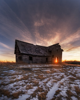 Последний выдох света / Заброшенный дом на ферме затерянной где то в степях Канады