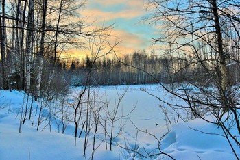&quot;Магнитом тянет нас закат своей прозрачной тишиной...&quot; / &quot;Магнитом тянет нас закат
 Своей прозрачной тишиной,
 Суетность жизни укачав,
 Своей неведомой рукой.
 И на душе, как в храме Божьем,
 Немного грустно, но светло,
 И вечность мира постигаешь,
 И бренность жизни заодно ...&quot;