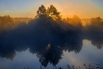 На восходе. / Летний рассвет на озере Сосновое.