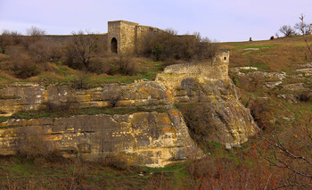Чуфут-Кале / Крым. Бахчисарай. Чуфут-Кале. Восточные ворота. Осень